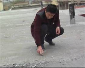 地面起砂，用水泥地面硬化劑