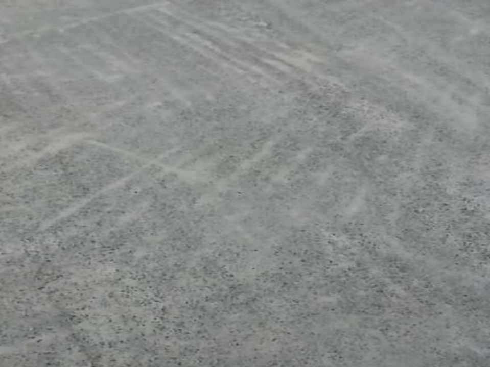 使用水泥地面硬化劑不正確打磨