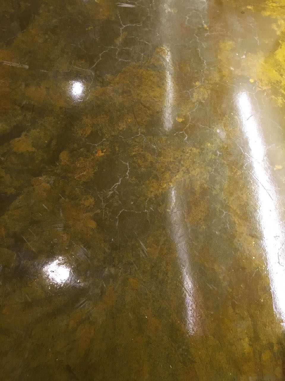 復(fù)古地坪漆表面劃痕